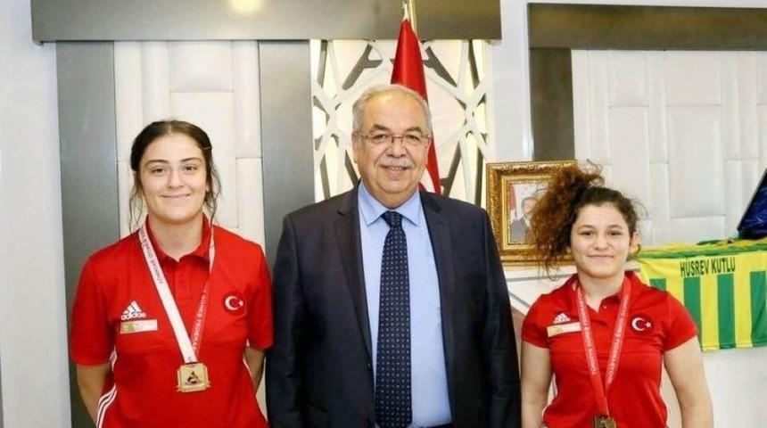 Adıyamanlı G&uuml;reş&ccedil;iler Avrupa&rsquo;da Derece İle D&ouml;nd&uuml;