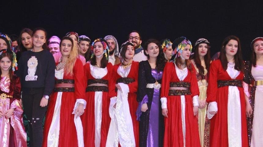 Reng-i Hakkari Etkinliğine 2 Bin Kişi Katıldı