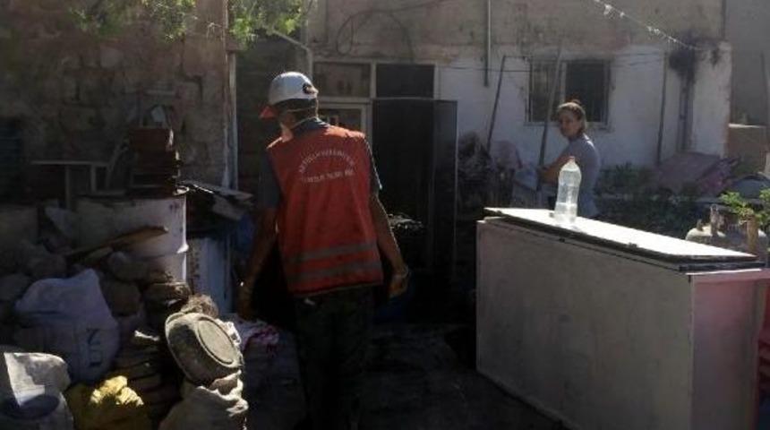 Eşi Ve Torununu Kurtardı, Kendisi Yanarak &Ouml;ld&uuml;