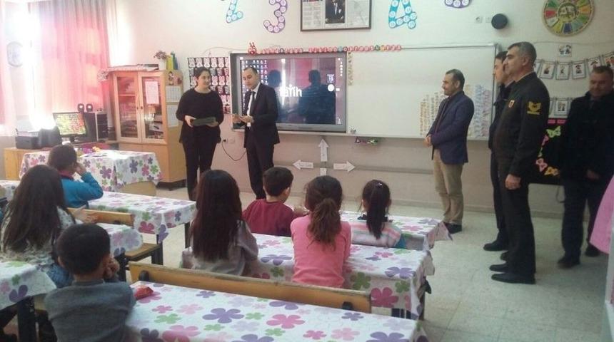 Selendili &Ouml;ğrencilerin Karne Sevinci