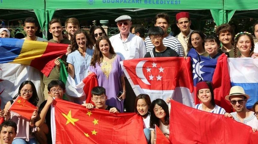 Odunpazarı Belediyesi Dünya Gençliğinin Destekçisi