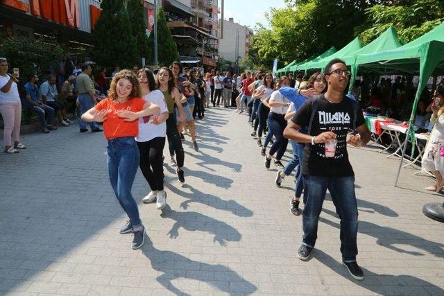 Odunpazarı Belediyesi Dünya Gençliğinin Destekçisi