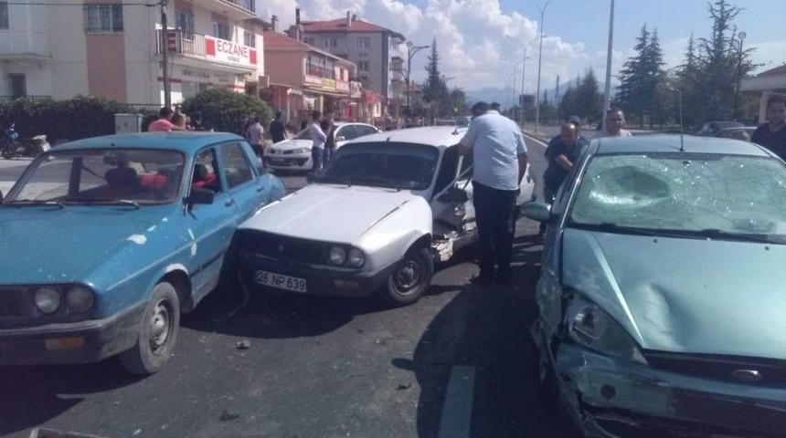 Afyonkarahisar&rsquo;da Zincirleme Trafik Kazası, 2 Yaralı