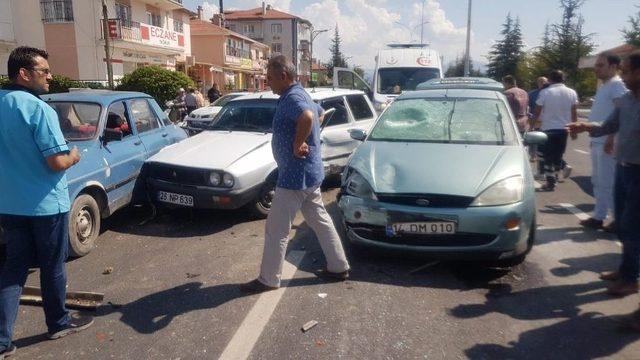 Afyonkarahisar’da Zincirleme Trafik Kazası, 2 Yaralı