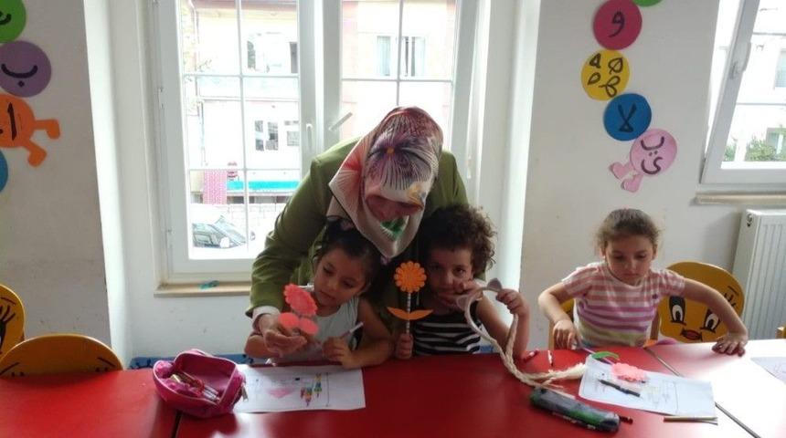 Şehit Annesi Oğlunun İsmi Verilen Kur&rsquo;an Kursunu Gezdi