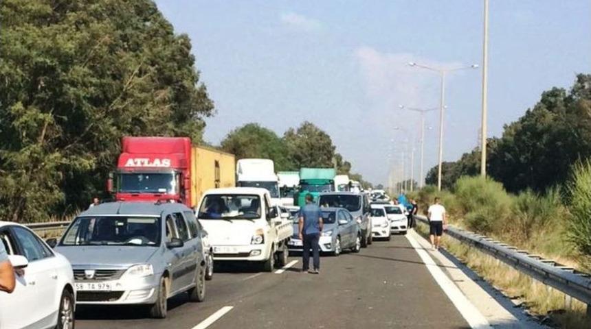 Yüksek Gerilim Hattı Kopunca Otoban Trafiğe Kapandı