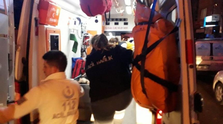 Manisa&rsquo;da Bı&ccedil;aklı Sopalı Kavga 1&rsquo;i Ağır 2 Yaralı