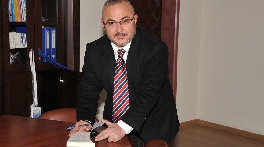 Prof. Dr. Kabadayı&rsquo;nın İki &Ccedil;eviri Kitabı Okuyucuyla Buluştu