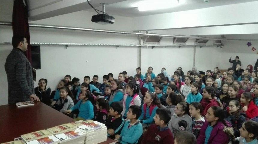 Eğitimci Yazar-şair Alper Tunga Kumtepe, &Ouml;ğrencilerle Buluştu