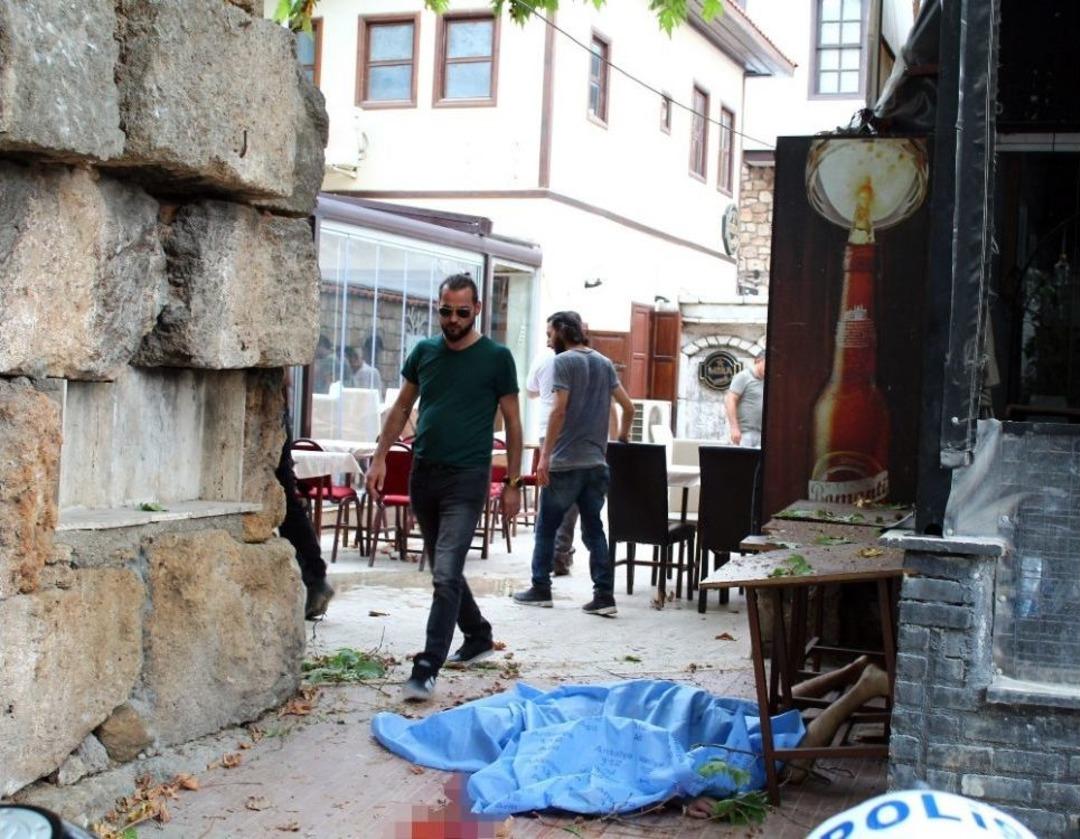 Kale Surlarından Beton Zemine D&uuml;şen Kişi Hayatını Kaybetti