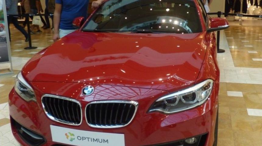 D&uuml;ğ&uuml;n &Ouml;ncesi L&uuml;ks Otomobil S&uuml;rprizi