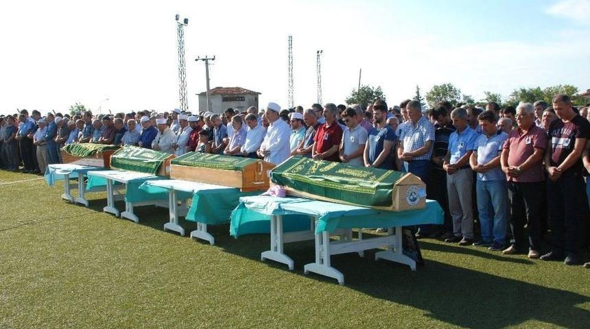 Edirne&rsquo;deki Kazada Hayatını Kaybeden 4 Kişi Toprağa Verildi