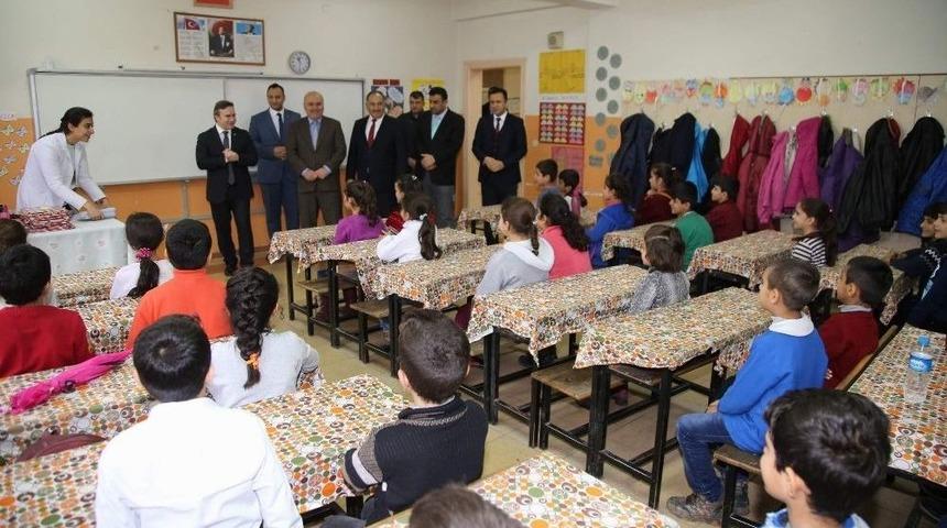 Başkan Taşkın, &Ouml;ğrencilerin Karne Sevincine Ortak Oldu