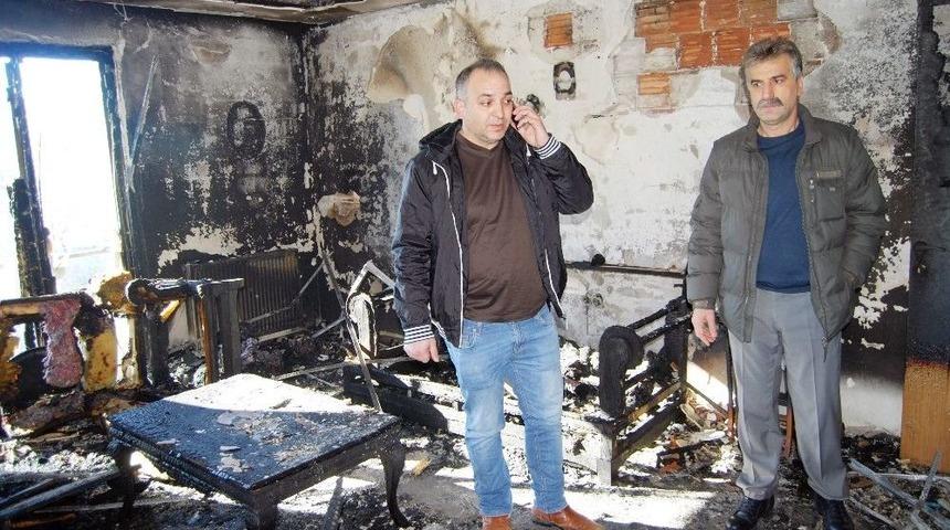 Evi Yanan Aile Evsiz Kaldı