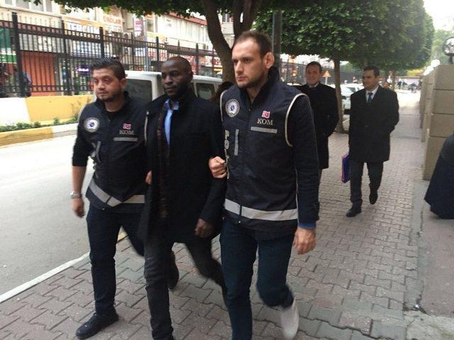 Siyahi Ve Türk Kalpazan Tutuklandı