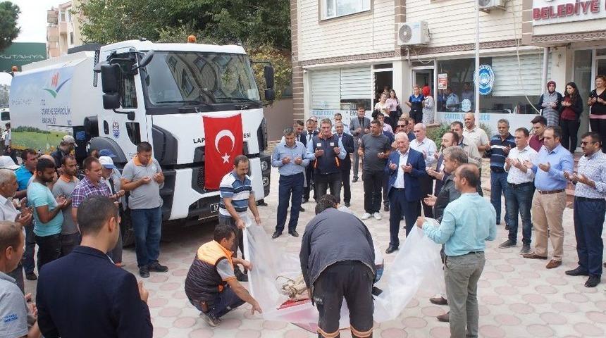 Lapseki Belediyesi Yol S&uuml;p&uuml;rme Aracını Hizmete Soktu