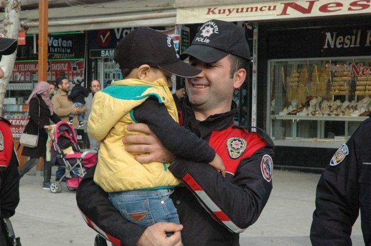 2 Yaşındaki Baki’nin Hayali Polis Olmak G2