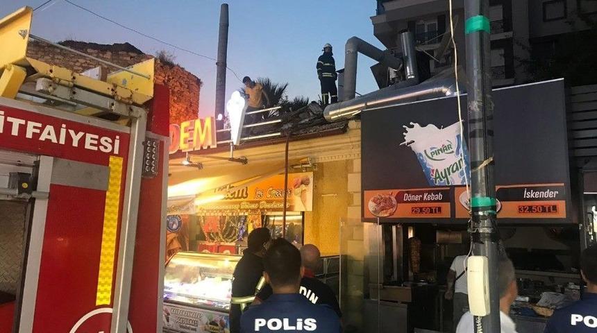 Kuşadası&rsquo;nda Aynı Lokantada 4 Bu&ccedil;uk Ayda İkinci Yangın