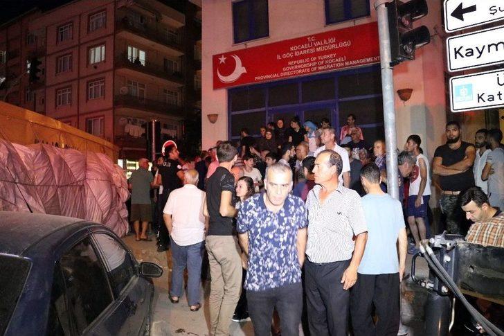 Yasağa Rağmen Dik Yokuştan İnen Kamyon, Freni Patlayınca Araçlara Çarparak Yan Yattı G1