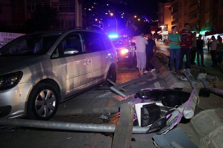 Yasağa Rağmen Dik Yokuştan İnen Kamyon, Freni Patlayınca Araçlara Çarparak Yan Yattı G3