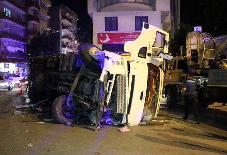 Yasağa Rağmen Dik Yokuştan İnen Kamyon, Freni Patlayınca Araçlara Çarparak Yan Yattı G4