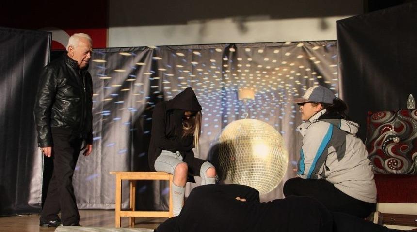 Kumluca&rsquo;da &Ouml;ğrenci Ve Yetişkinler İ&ccedil;in Tiyatro Oyunu