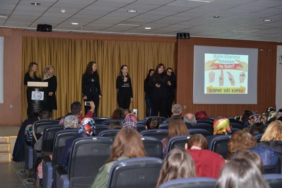 İşaret Dili Kursu &Ouml;ğrencilerinden Anlamlı Etkinlik