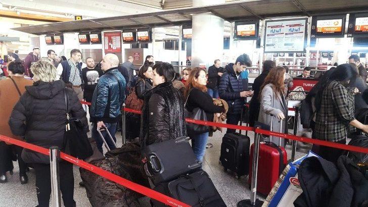 Atatürk Havalimanı’nda Karne Tatili Yoğunluğu