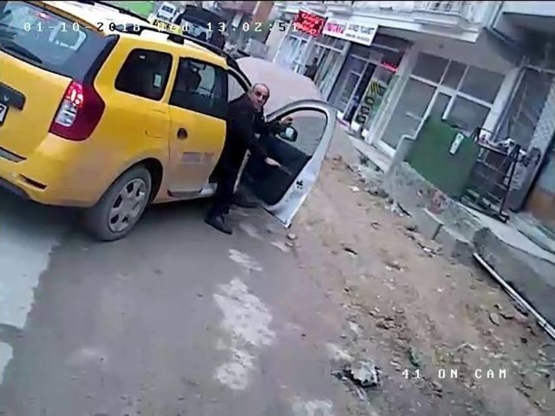 (&ouml;zel) &Ouml;zel Halk Otob&uuml;s&uuml;n&uuml; &Ccedil;aldı, Yakalanacağını Anlayınca Otob&uuml;s&uuml; Bırakıp Ka&ccedil;tı