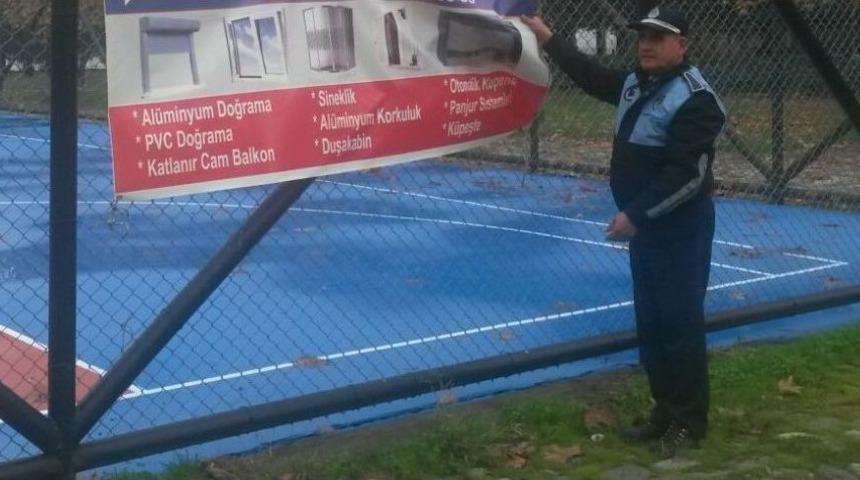 İzmit&rsquo;te Yasak Afişe Ceza Yağdı