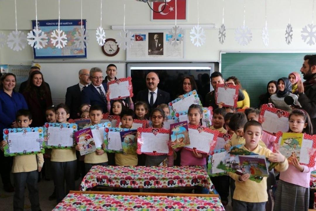 Isparta&rsquo;da 80 Bin 445 &Ouml;ğrenci Karne Aldı