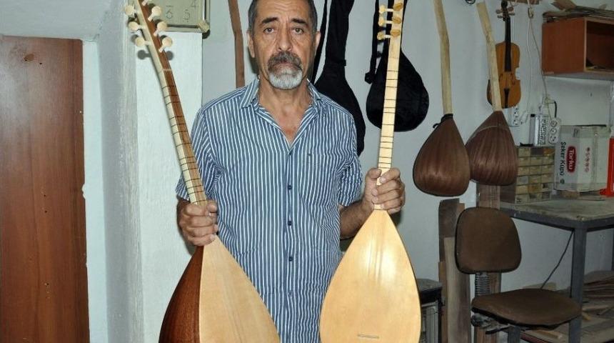 Babasından &Ouml;ğrendiği Bağlamacılığı S&uuml;rd&uuml;r&uuml;yor