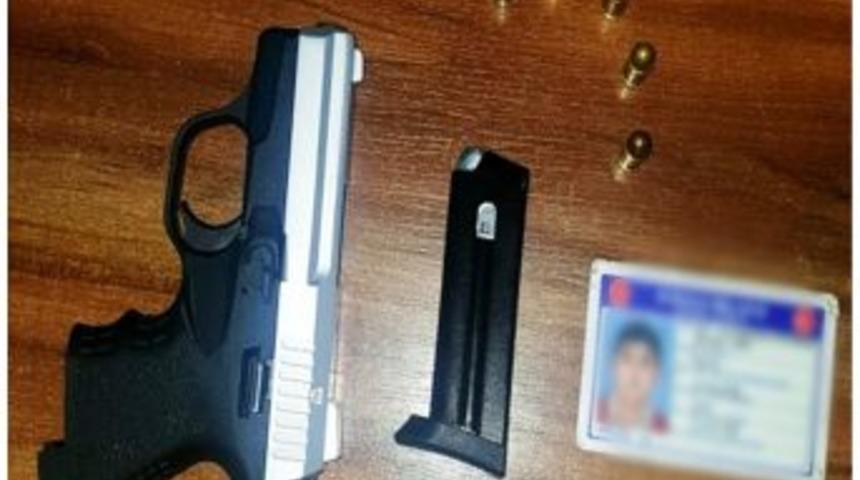Şüphe Üzerine Durdurulan Şahsın Üzerinden Ruhsatsız Silah Çıktı