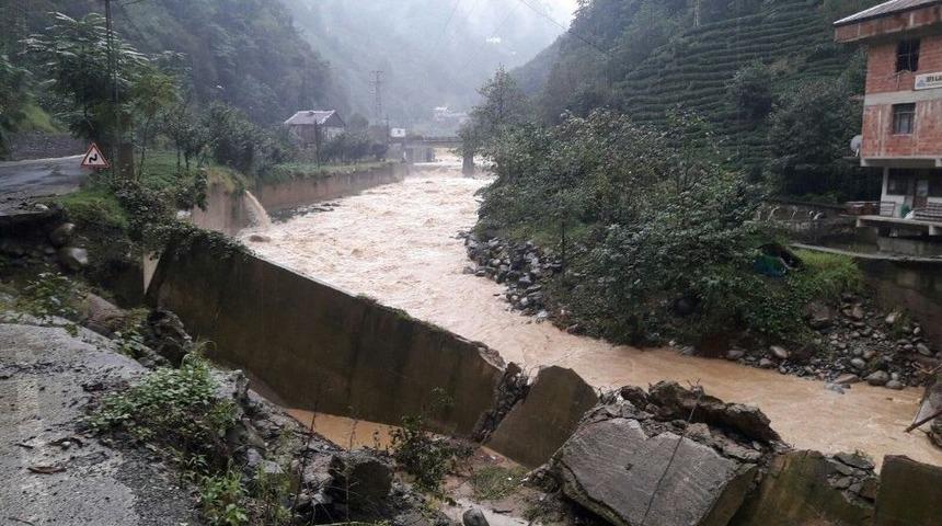 Rize&rsquo;de Şiddetli Yağışlar