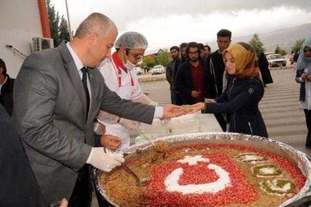 Üniversitede 10 Bin Kişilik Aşure Dağıtıldı