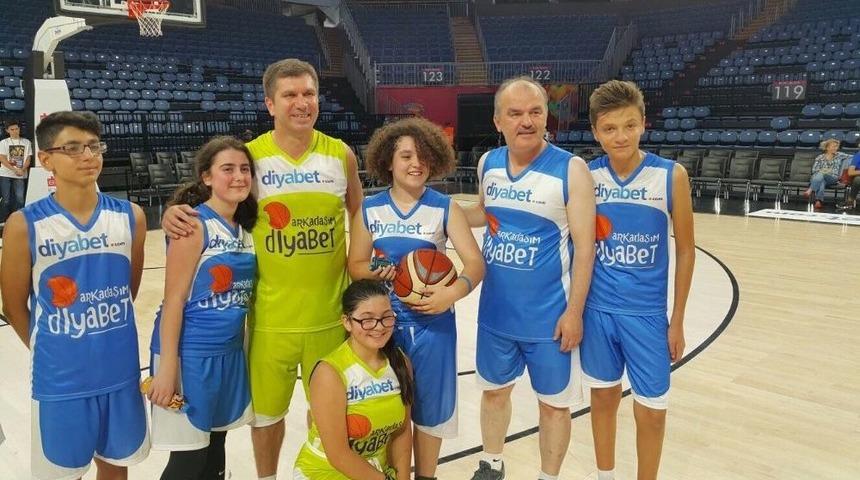 Başkan Ercengiz Diyabetli &Ccedil;ocuklar İ&ccedil;in Forma Giydi