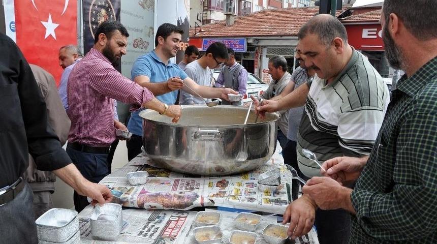 Sorgun&rsquo;da Bin 500 Kişiye Aşure Dağıtıldı