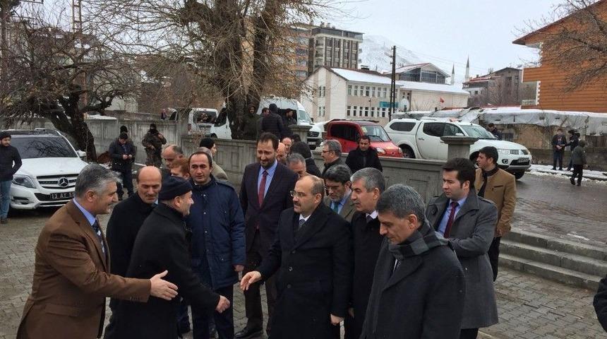 Tatvan&rsquo;da Yapımı Tamamlanan Camii İbadete A&ccedil;ıldı