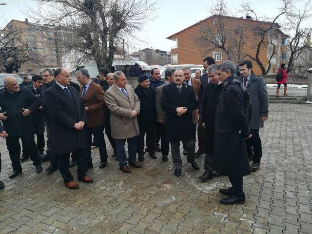 Tatvan’da Yapımı Tamamlanan Camii İbadete Açıldı