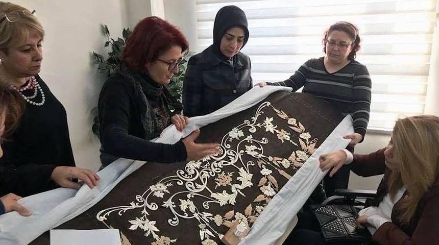 ‪bursa&rsquo;da B&uuml;y&uuml;k İlgi G&ouml;ren Sergi Saray Yolcusu