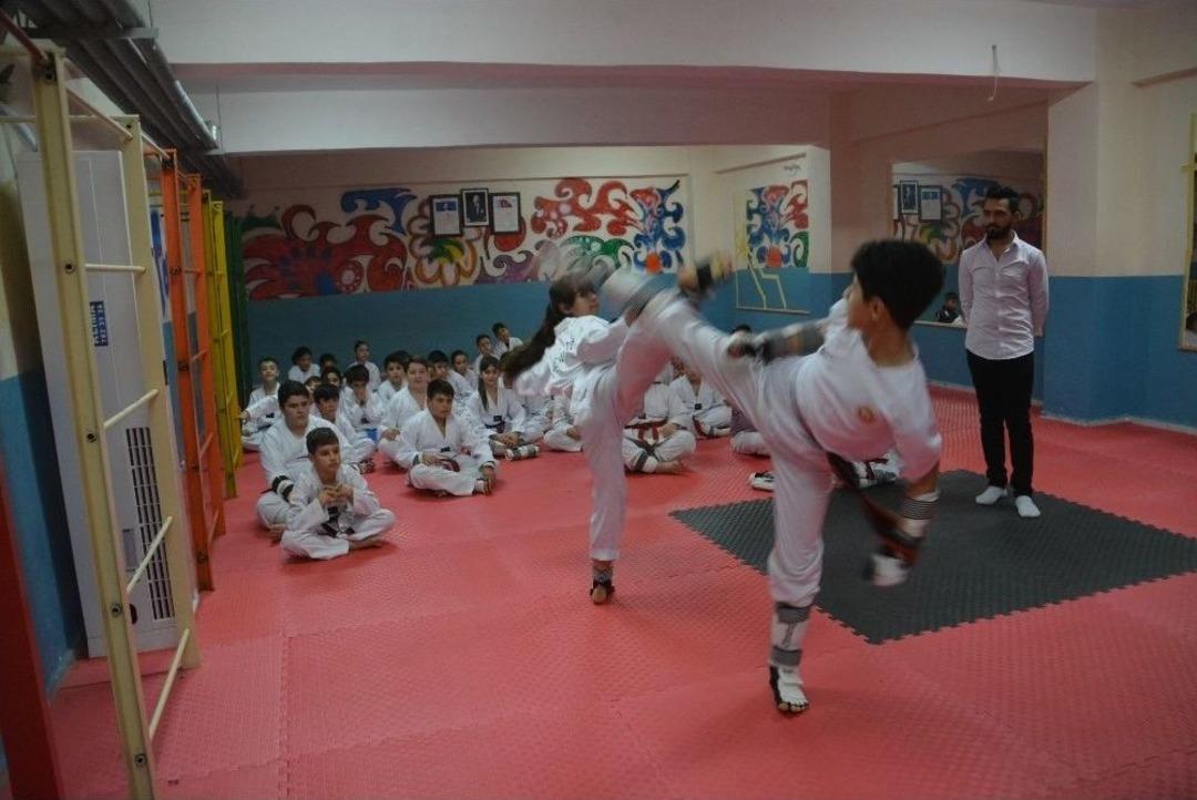 Aliağa&rsquo;da Geleceğin Şampiyon Tekvandocuları Yetişiyor