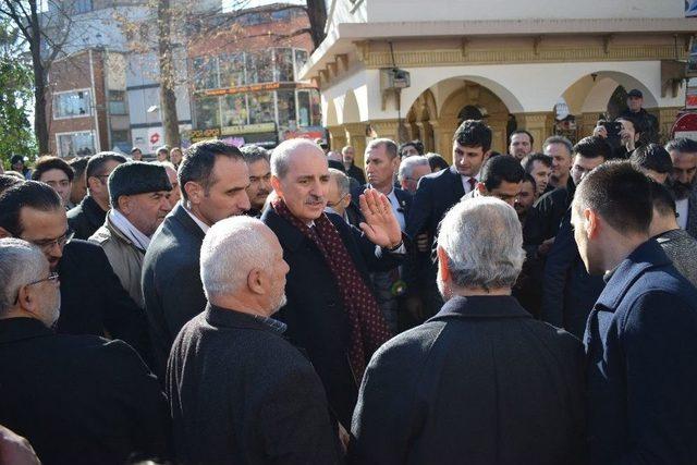 Yaşlı Adam Bakanlara Kendi Yazdığı Şiiri Okudu