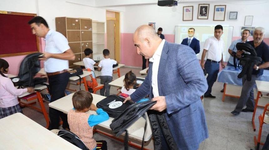 &Ccedil;anta Dağıtımı S&uuml;r&uuml;yor