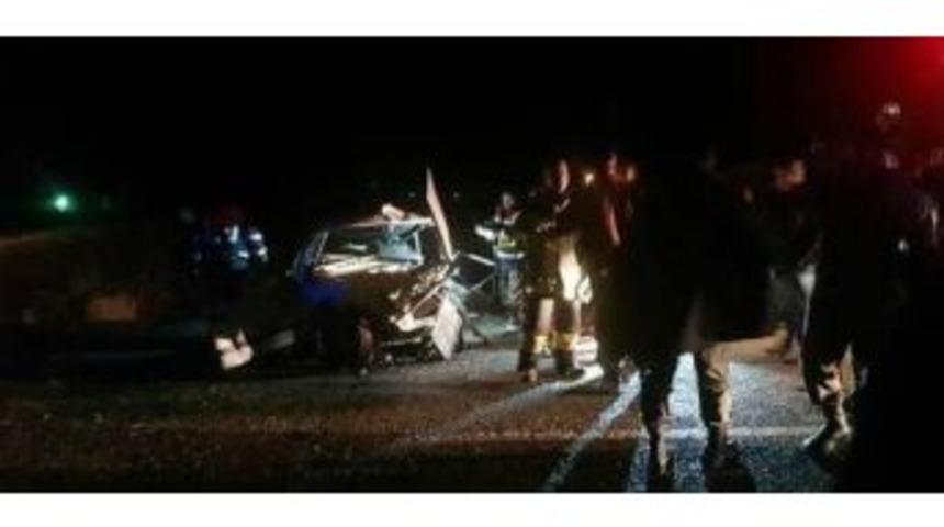 Develi&rsquo;de 2 Otomobil Kafa Kafaya &Ccedil;arpıştı: 4 Yaralı