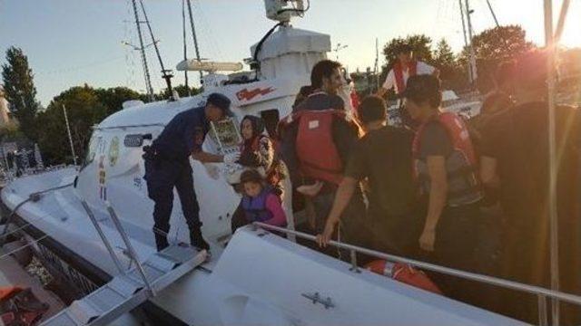 Ölüm Yolculuğundan 42 Mültecinin Kurtarılma Anı Kameralara Yansıdı