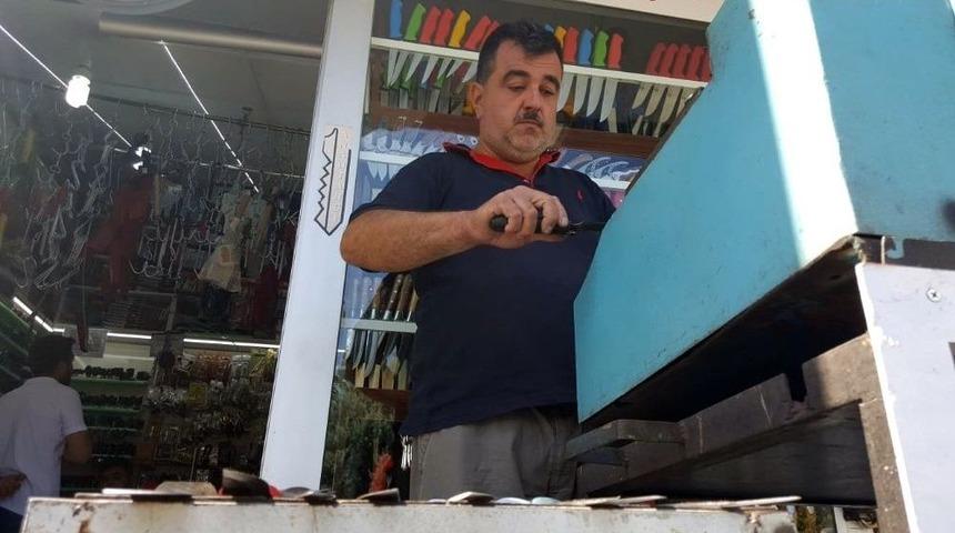 (özel Haber) Bıçakçılardan Uyarı: "kurbanı Tek Bıçakla Kesmeyin"