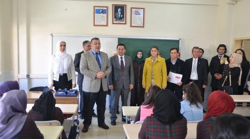 Mersin&rsquo;de 402 Bin &Ouml;ğrenci Karne Sevinci Yaşadı