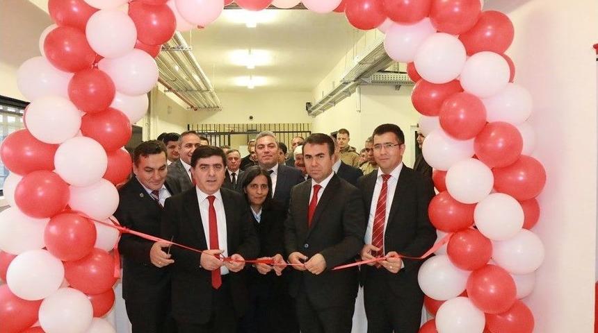 Kadın H&uuml;k&uuml;ml&uuml;ler Kuaf&ouml;rl&uuml;ğe İlk Adımı Attı