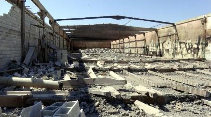 Şanlıurfa'da Duvar Iş&ccedil;ilerin &Uuml;zerine &Ccedil;&ouml;kt&uuml;: 1 &Ouml;l&uuml;, 1 Yaralı