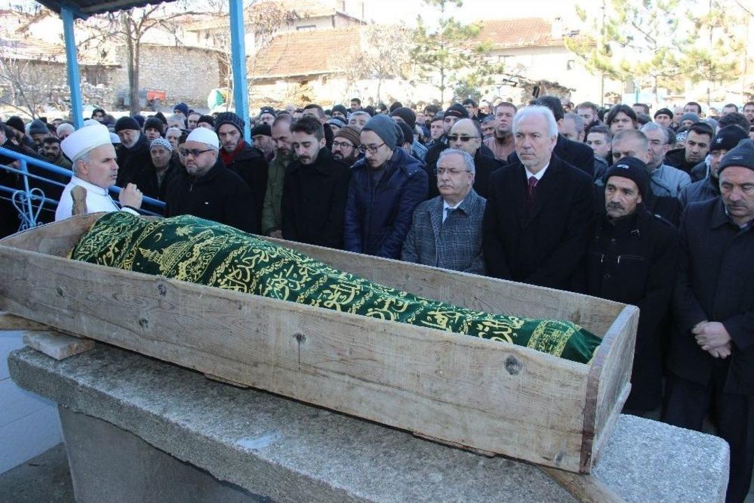 Hattat &Ouml;mer Kısa Son Yolculuğuna Uğurlandı